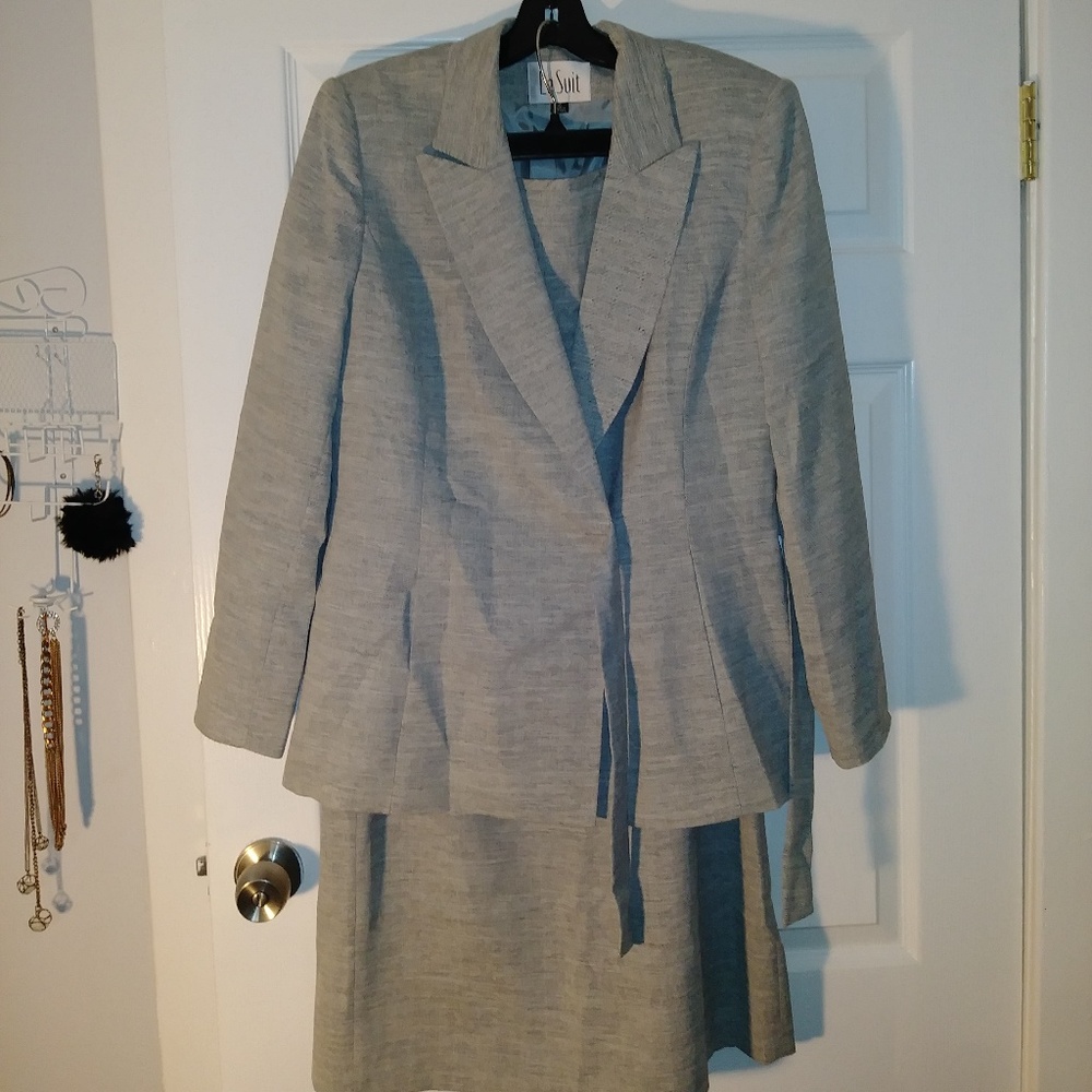 Le Suit 2 piece skirt suit